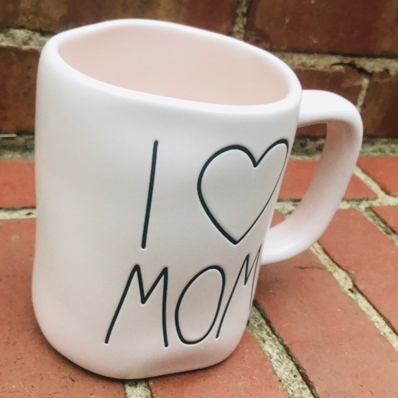 Rae Dunn Light Pink ‘I ❤️ Mom’ Coffee Mug NWT - Picture 2 of 6